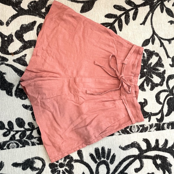 Belted linen blend shorts - Picture 2 of 2